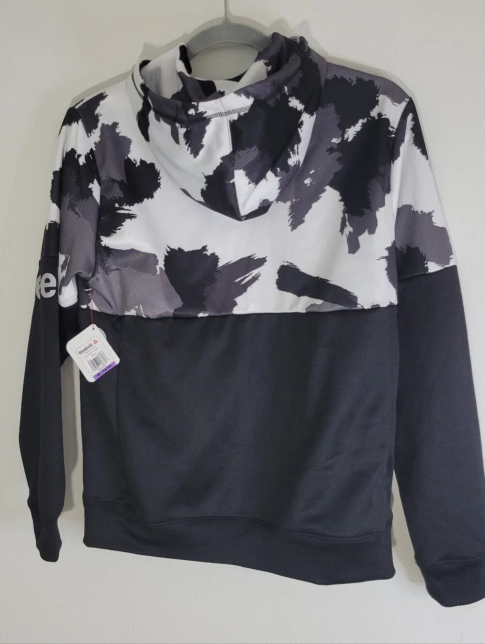 Reebok NWT SIZE XL Men’s Black & White Camouflage Zip Hoodie
